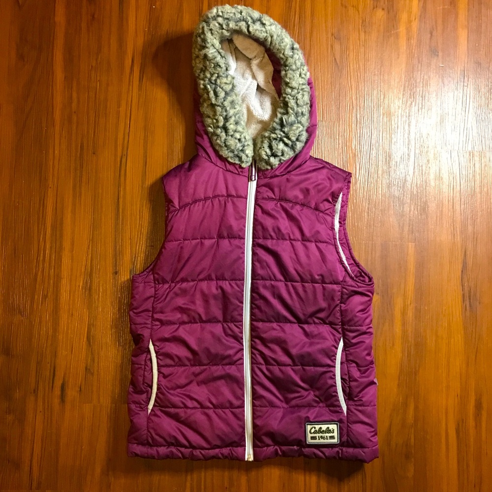 Cabela’s Classic Primaloft Puffer Vest Fur Trim